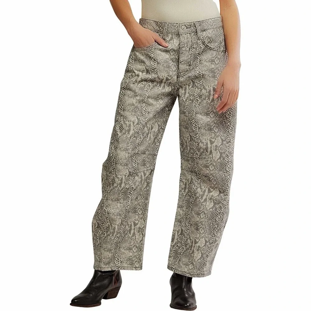 We The Free Good Luck Mid-Rise Barrel Jeans Snakeskin Print Grey White Size 28 - Picture 2 of 7